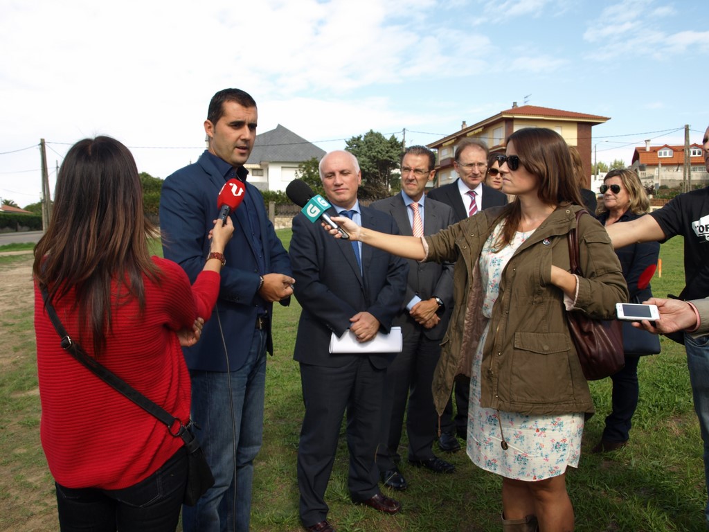  O alcalde avanzou que o goberno municipal xa se puxo en contacto coa Tesouraría da Seguridade Social, propietaria dos terreos onde se sitúa o actual centro de saúde, para xestionar a cesión da devandita infraestrutura ao concello, co fin de destinala a un uso social para goce dos veciños.millóns de euros.