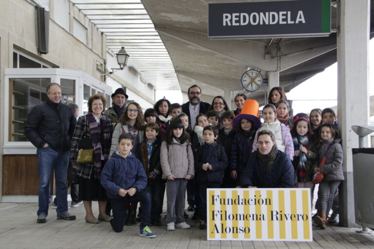 Dezanove nenos e nenas, de 7 a 10 anos, homenaxean o segundo viaduto de Redondela no seu 130 aniversario