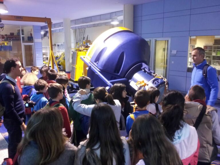 Alumnos de primaria do Colexio Público de Panxón visitaron o CETMAR no marco dunha xornada educativa dedicada ao patrimonio marítimo