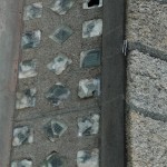 Detalle dalgúns vidros do santuario que se atopan en mal estado e están pendentes de restauración. (Copiar)