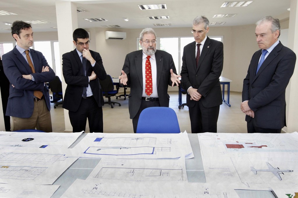 Conde anuncia a inminente posta en marcha do Centro de Investigación Aerotransportada de Rozas