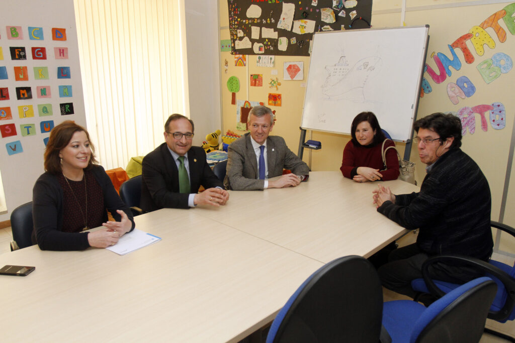 Vicepresidente-Xunta-Alfonso-Rueda-visitou-Centro-Información-Muller-Cangas-recibiu-2014-máis-1.400-consultas-atendeu-360-persoas