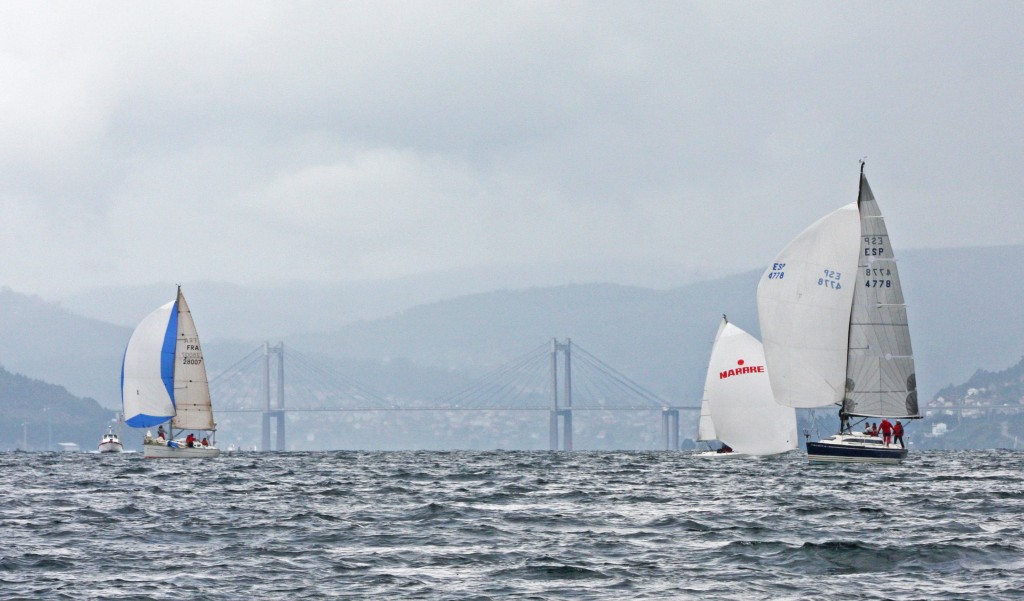 Fend-a-Bisse-Burla-Negra-Virazón-lideran-Trofeo-Turismo-Rías-Baixas