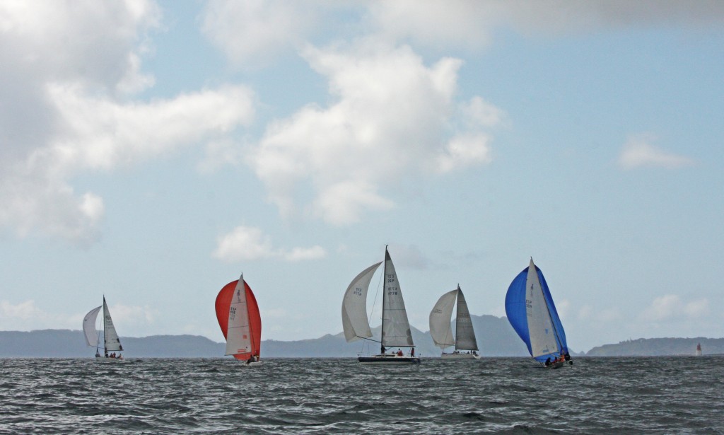 Fend-a-Bisse-Burla-Negra-Virazón-lideran-Trofeo-Turismo-Rías-Baixas