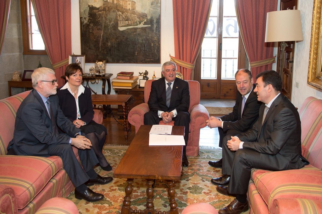 acuerdo con as 3 universidades