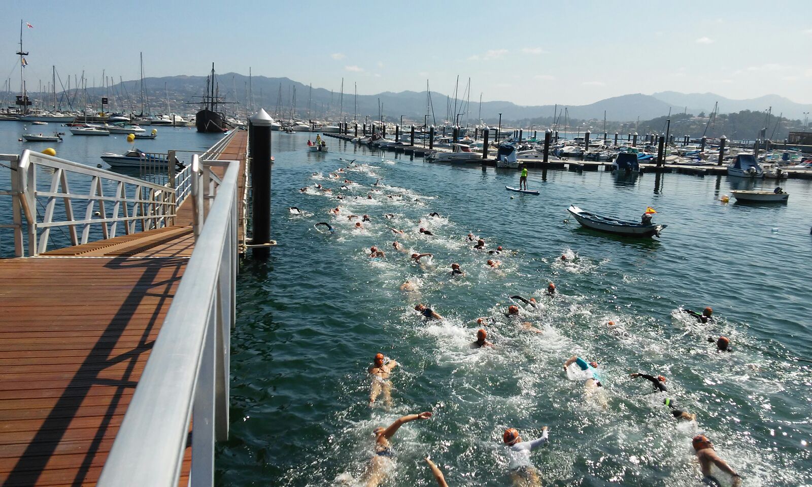 Record-participantes-total-270-inscritos-VI-TRAVESÍA-NADO-Vila-Baiona-2015