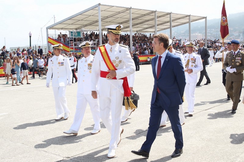 Xura-Bandeira-entrega-Reais-Despachos-Escola-Naval-Militar-Marín-Pontevedra