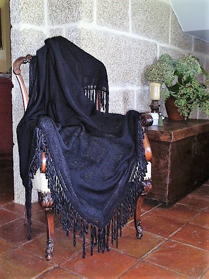 tui-acolle-a-exposicion-de-traxes-tradicionais-antigos-de-galicia-e-portugal