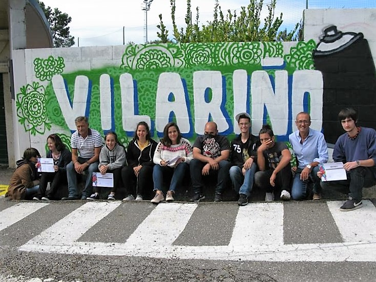 os-trece-alumnos-que-acudiron-ao-curso-de-graffiti-impartido-en-nigran-recibiron-os-diplomas-de-aproveitamento