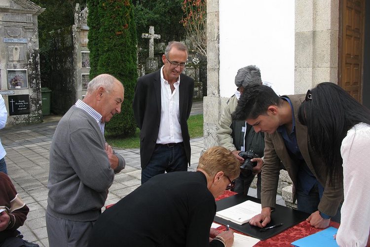 nigran-celebra-o-dia-da-restauracion-da-memoria-linguistica-de-galicia-cunha-ofrenda-floral-a-carlos-casares