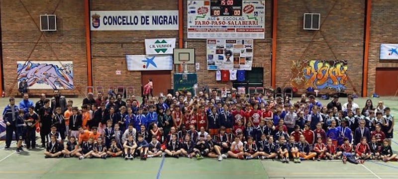 o-presidente-da-fgb-e-o-alcalde-de-nigran-clausuraron-hoxe-a-iii-edicion-do-torneo-solidarioi-encesta-un-alimento-do-cb-nigran