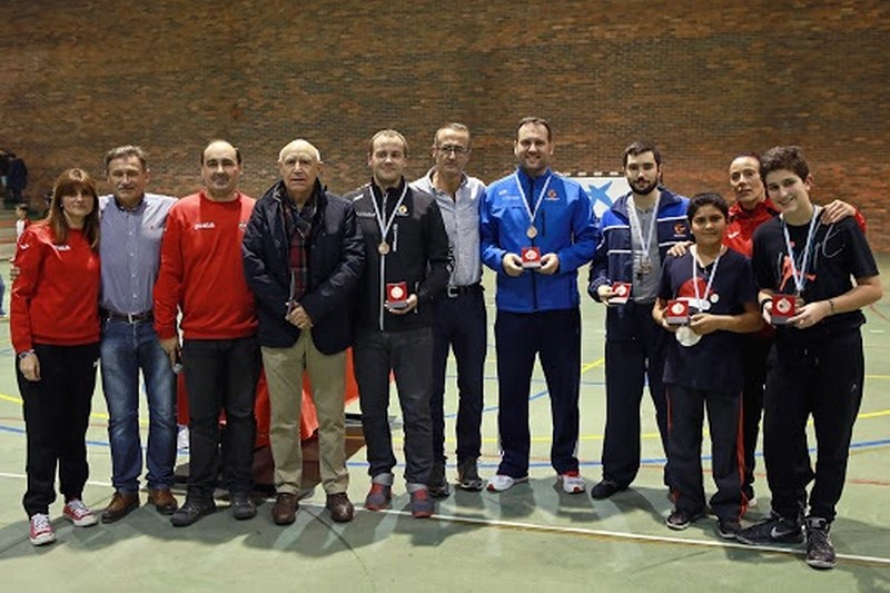 o-presidente-da-fgb-e-o-alcalde-de-nigran-clausuraron-hoxe-a-iii-edicion-do-torneo-solidarioi-encesta-un-alimento-do-cb-nigran