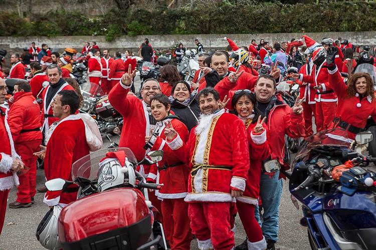 a-concentracion-moteira-de-papa-noeles-chega-a-gondomar