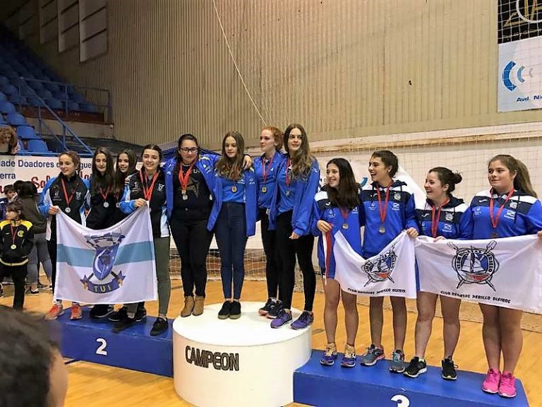 boa-actuacion-dos-remeiros-do-club-de-remo-do-mino-seta-en-ferrol