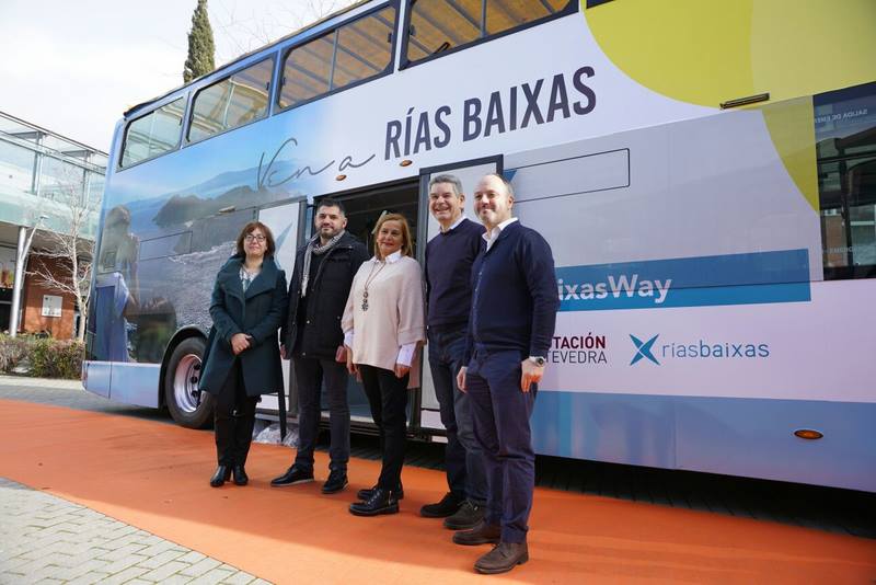 un-autobus-turistico-coa-imaxe-da-deputacion-promove-en-madrid-o-destino-rias-baixas