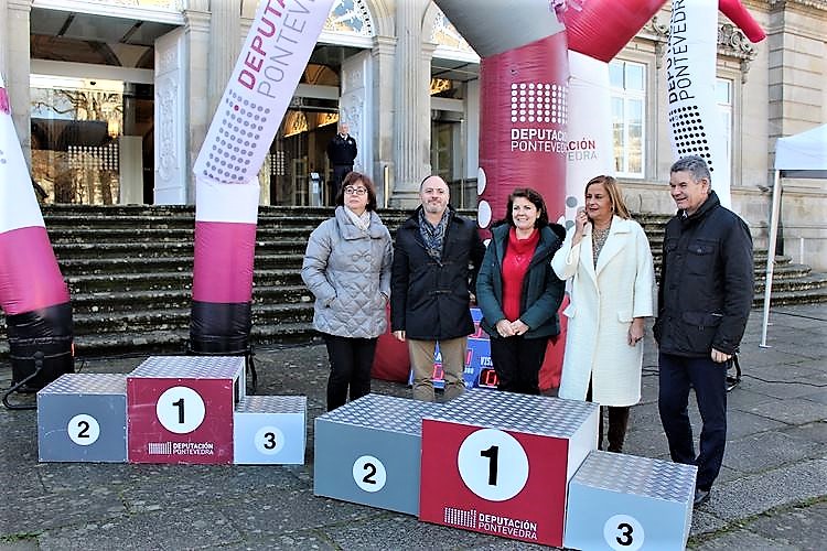 Silva presenta 'DEPOcomparte', coa que concellos e clubs da provincia dispñerán gratuítamente do material da Deputación para eventos deportivos