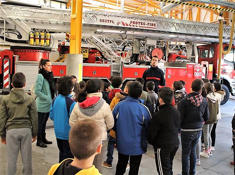 participantes-do-campus-deportivo-de-gondomar-visitan-o-pesca-1-e-os-bombeiros-de-vigo