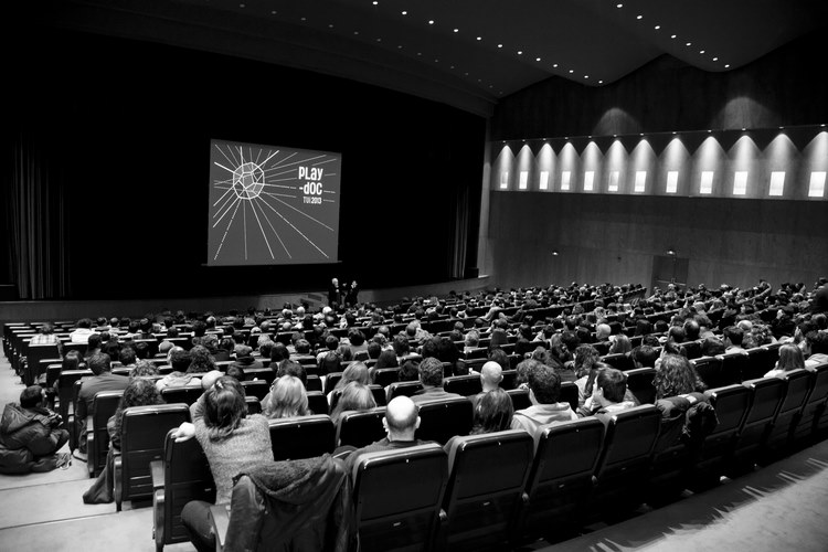 o-festival-play-doc-colabora-coa-prestixiosa-sala-metrograph-de-manhattan-na-sua-xiii-edicion