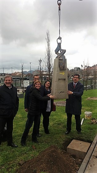 comeza-en-baiona-a-colocacion-da-sinalizacion-oficial-do-camino-portugues-pola-costa