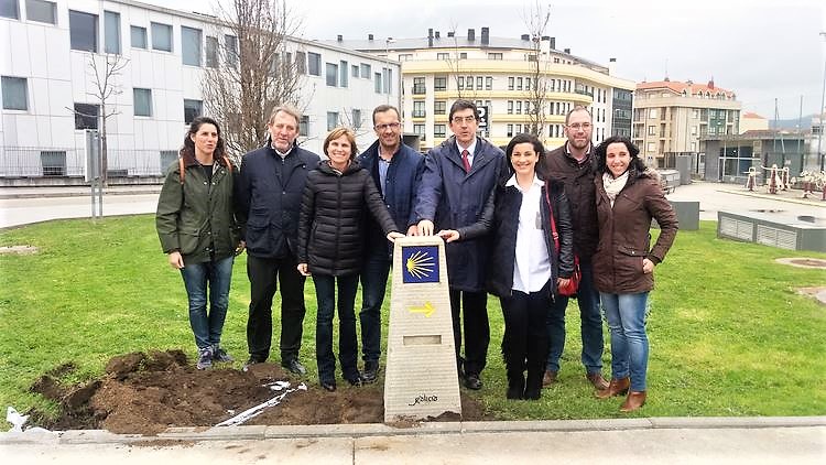 comeza-en-baiona-a-colocacion-da-sinalizacion-oficial-do-camino-portugues-pola-costa