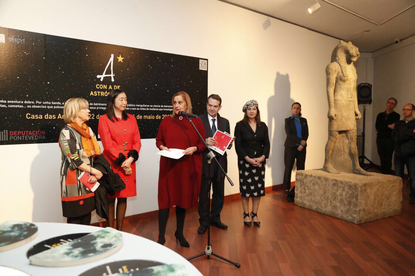 a-casa-das-artes-de-vigo-acolle-a-exposicion-con-a-de-astronomas