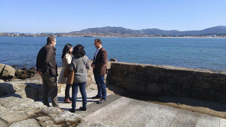 tecnicas-do-ministerio-de-medio-ambiente-revisan-en-baiona-o-proxecto-do-que-sera-o-primeiro-talaso-publico-de-galicia