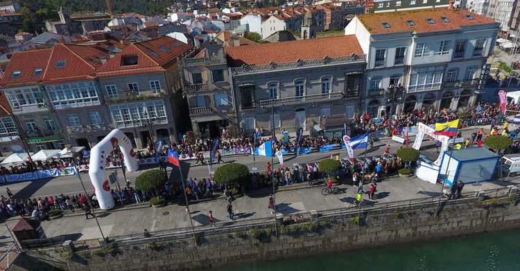 a-vig-bay-e-o-bo-tempo-enchen-hoteis-aparcadoiros-e-establecementos-de-baiona