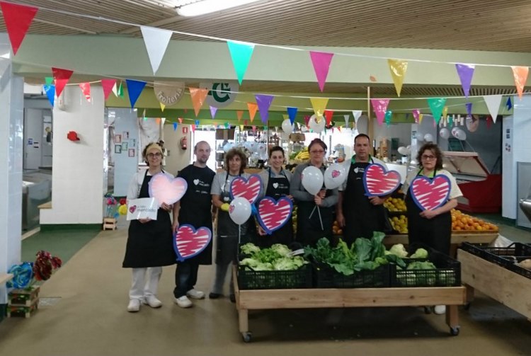 as-prazas-de-abastos-de-baiona-e-sabaris-ponen-en-marcha-a-campana-quero-o-teu-mercado