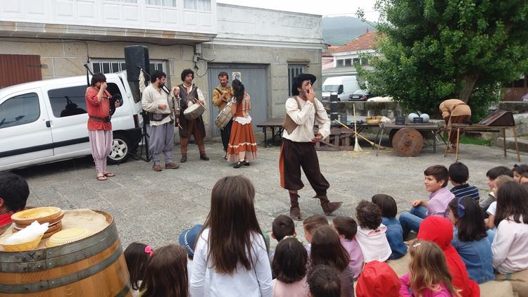 gran-animacion-durante-toda-a-xornada-en-sabaris-na-celebracion-do-seu-i-mercado-medieval