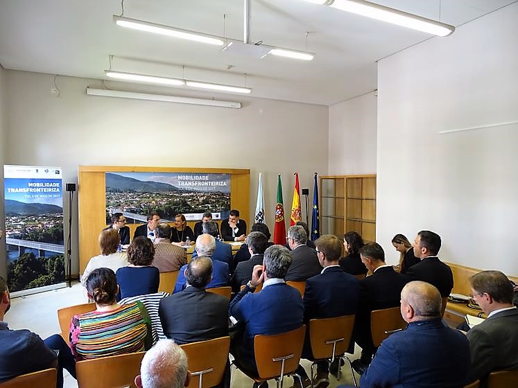 fronte-comun-en-tui-para-reclamar-unha-conexion-ferroviaria-entre-vigo-e-porto-do-siglo-xxi-facendo-o-territorio-transfronteirizo-mais-competitivo