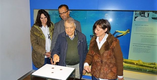 a-casa-da-navegacion-de-baiona-recibe-a-doacion-de-tres-moedas-inglesas-preocedentes-dun-naufragio-en-cabo-silleiro