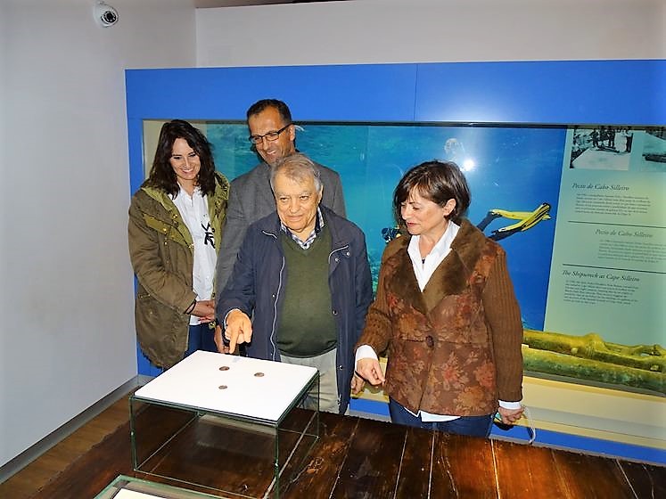 a-casa-da-navegacion-de-baiona-recibe-a-doacion-de-tres-moedas-inglesas-preocedentes-dun-naufragio-en-cabo-silleiro