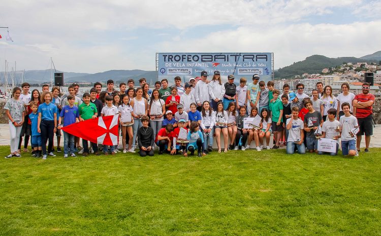 jorge-enriquez-e-guillermo-nunez-do-nautico-de-vigo-e-adriana-perez-do-maritimo-de-canido-ganan-o-trofeo-baitra-de-vela