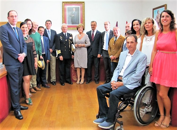 baiona-homenaxea-ao-seu-mellor-embaixador-polos-mares-do-mundo