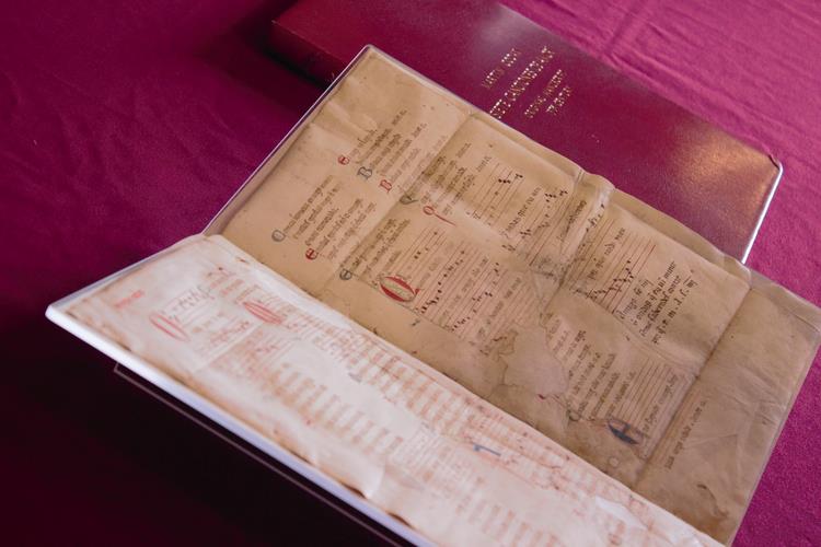 800-anos-despois-pergamino-vindel-inicia-seu-retorno-vigo