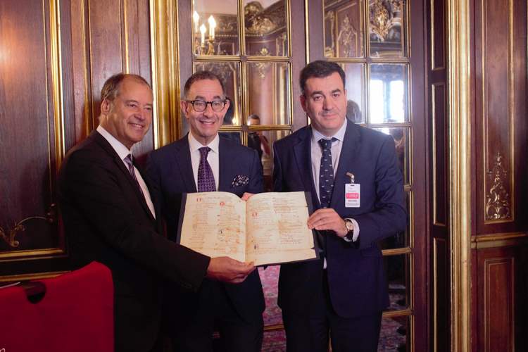 800-anos-despois-pergamino-vindel-inicia-seu-retorno-vigo