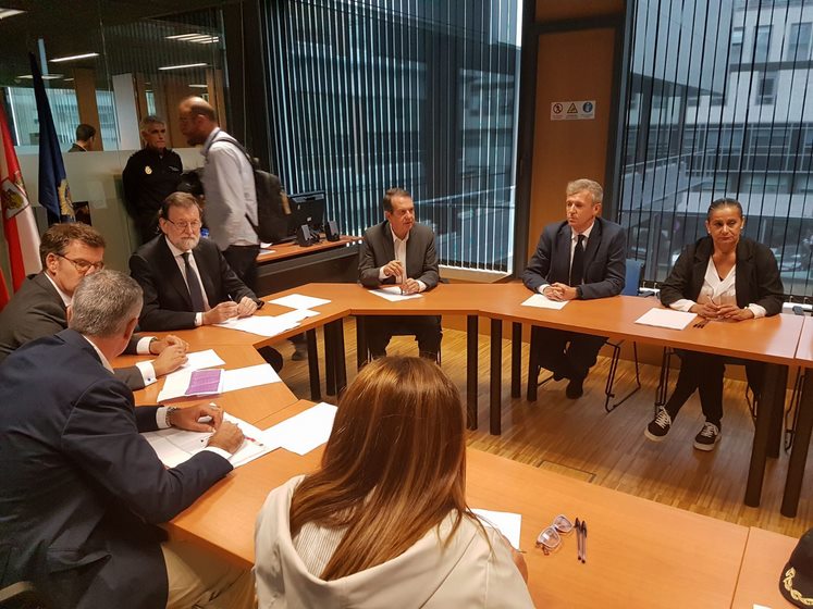 silva-participa-xunto-rajoy-e-feijoo-nunha-xuntanza-coordinacion-polos-fumes-e-no-minuto-silencio-polas-persoas-falecidas