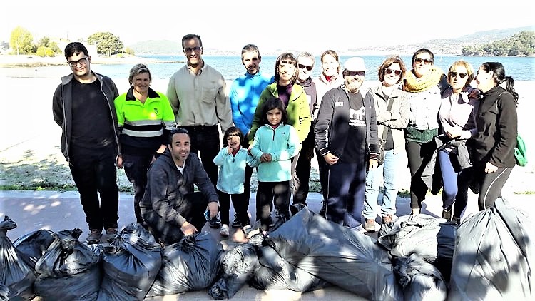 grupo-voluntarios-retiraron-da-praia-ladeira-baiona-preto-100-quilos-residuos