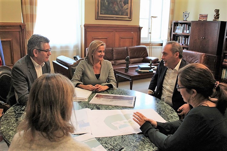 presidenta-da-deputacion-pontevedra-presenta-ao-alcalde-soutomaior-proxecto-musealizacion-do-castelo