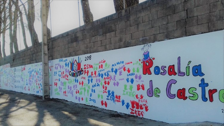 guarda-homenaxea-rosalia-castro-cun-novo-mural-pintado-polos-escolares