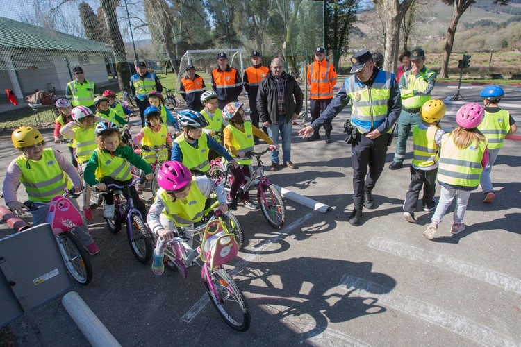 escolares-tomino-aprenden-cumprir-as-normas-seguridade-viaria