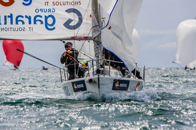 brillante-comezo-dos-vascos-do-ad-grupo-garatu-no-nacional-de-j80-que-se-esta-a-celebrar-en-augas-baiona