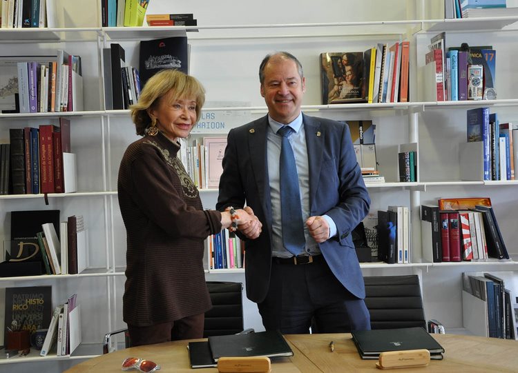 a-universidade-asina-un-convenio-coa-fundacion-mulleres-por-africa-que-traera-a-vigo-a-estudantes-de-posgrao-africanas