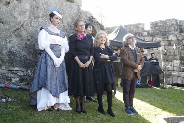 centos-de-persoas-asisten-a-unha-espectacular-gala-de-reapertura-do-castelo-de-soutomaior