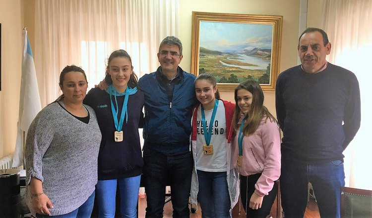 O Concello da Guarda recibe ás tres judokas que acadaron o ouro no Campionato Galego de Judo