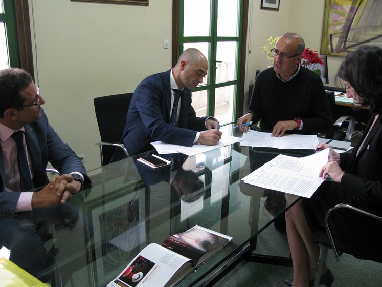 abanca-e-afundacion-asinan-un-convenio-de-colaboracion-cultural-co-concello-de-nigran