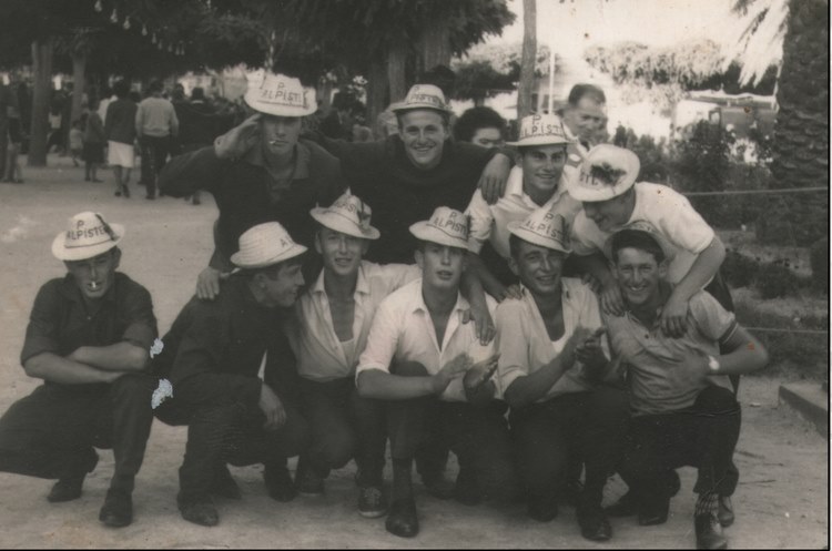 -guarda-homenaxea-os-seus-remeiros-de-hai-medio-seculo