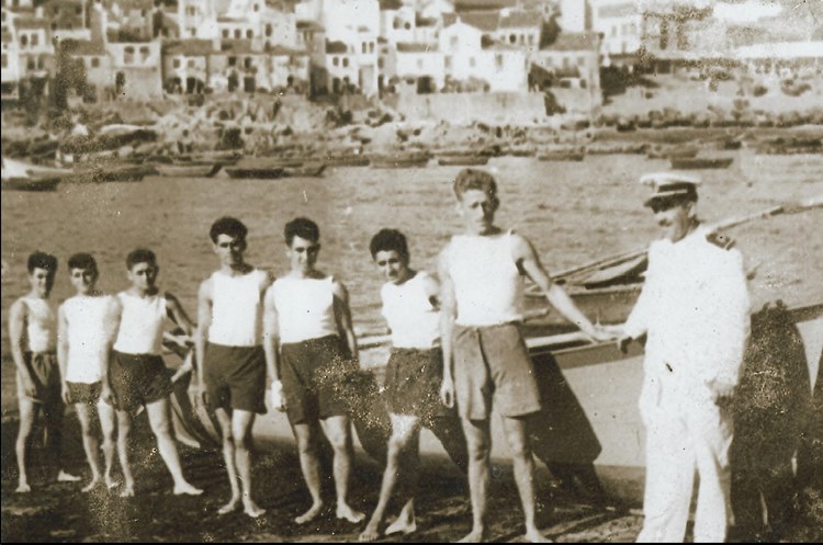 a-guarda-homenaxea-os-seus-remeiros-de-hai-medio-seculo