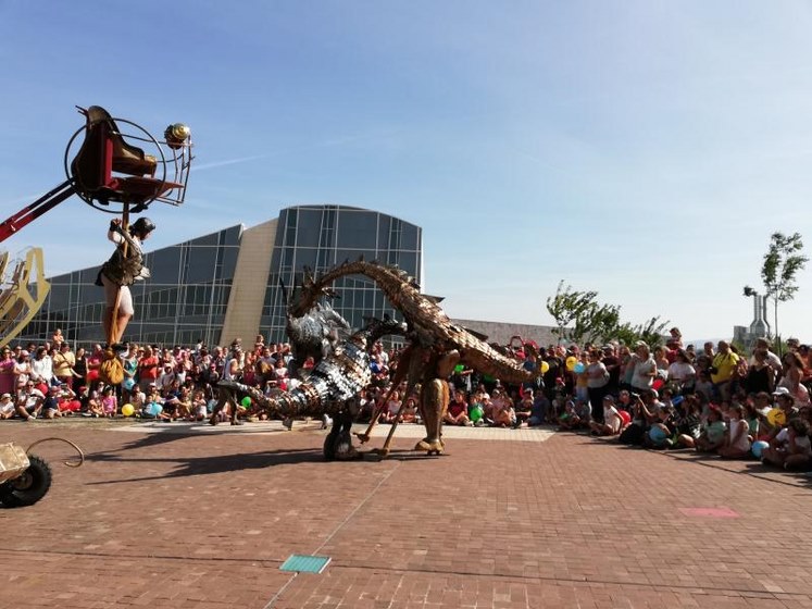 'Cidade Imaxinaria Verán' converte o Gaiás nun mundo de fantasía con dragóns xigantes e espectáculos acrobáticos