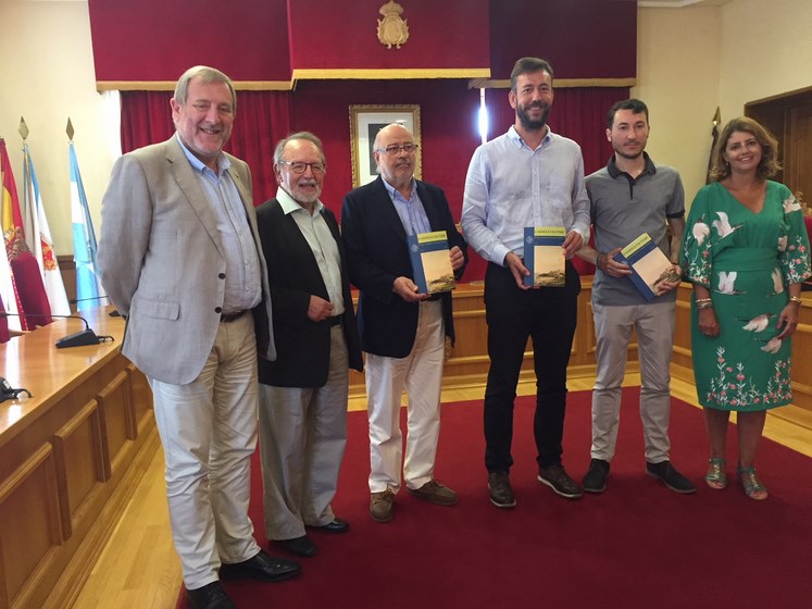 Preséntase en Tui o número cinco da revista Castellum Tyde dedicado a Francisco Ávila y La Cueva